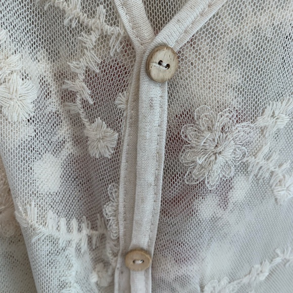 Lace and appliqué cream tunic tank top button down - Picture 5 of 6